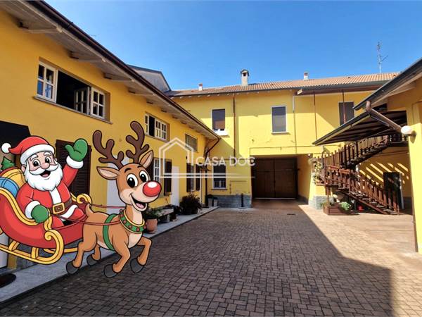 Lacchiarella: caratteristica casa di corte in centro paese!