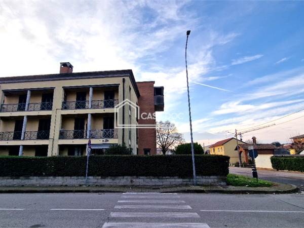 Siziano: confortevole appartamento con giardino e box