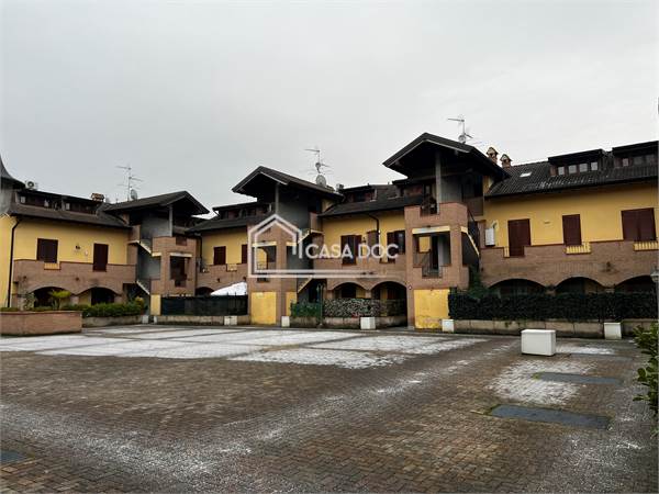 Vidigulfo - fraz. Mandrino: bilocale con giardino